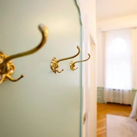 Bed & Breakfast Villabaroque_eger