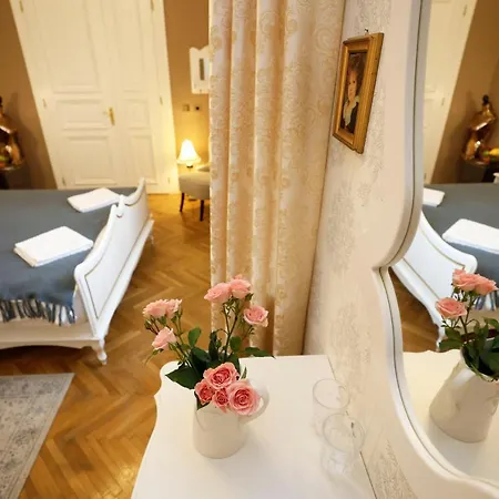 Villabaroque_eger Bed & Breakfast *