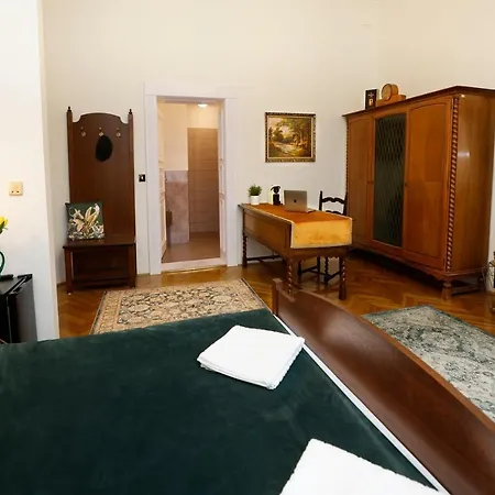 Bed & Breakfast Villabaroque_eger *