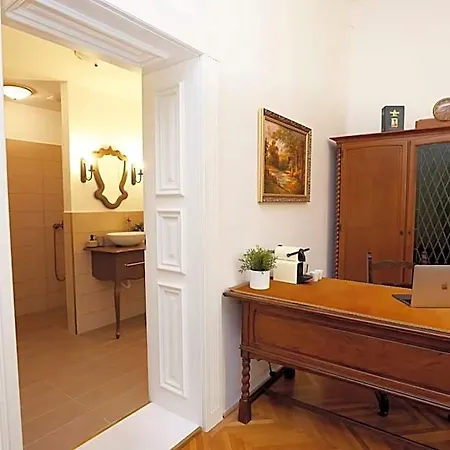 לינה וארוחת בוקר Villabaroque_eger 3*