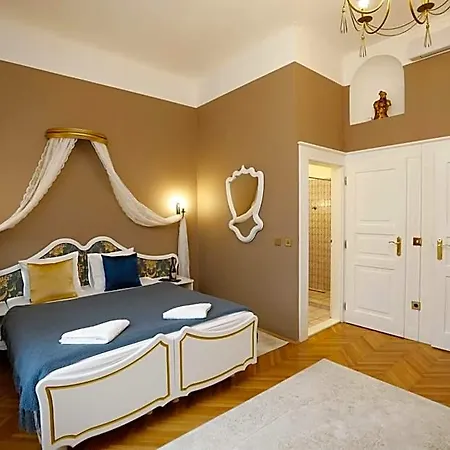 Villabaroque_eger לינה וארוחת בוקר 3*