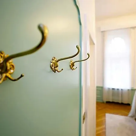 לינה וארוחת בוקר Villabaroque_eger 3*