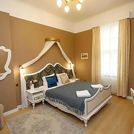 לינה וארוחת בוקר Villabaroque_eger אגר